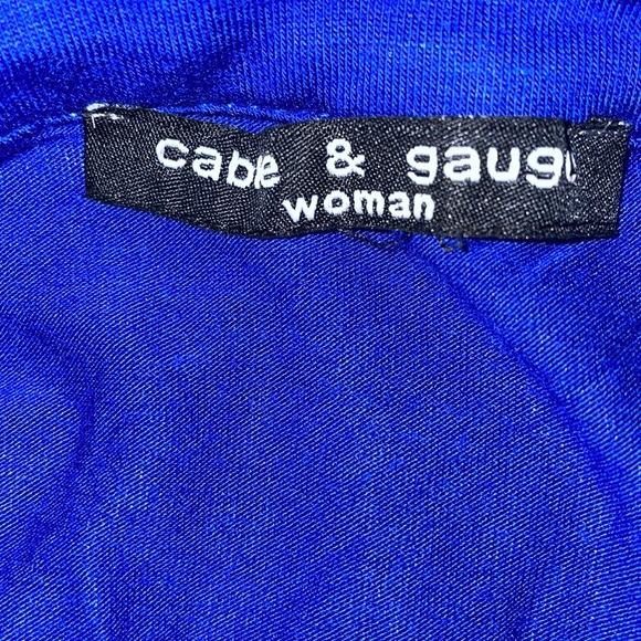 Sleeveless bright blue V neck top - Picture 5 of 6